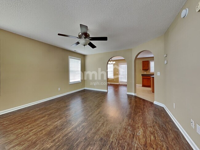 Foto del edificio - 4211 Lady Slipper Lane
