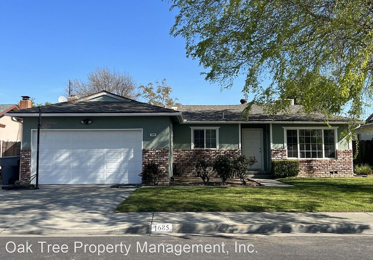 3 br, 2 bath House 1685 Dennis Avenue House Rental in Clovis, CA