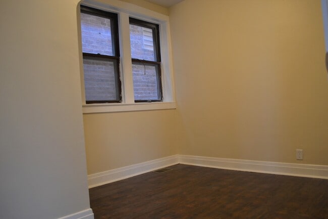 Building Photo - 3759 S Union Ave