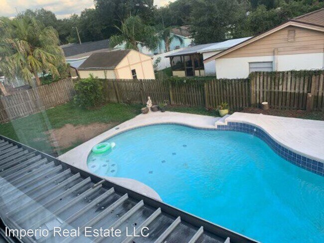 Building Photo - 4 br, 2.5 bath House - 801 Regent Cir N