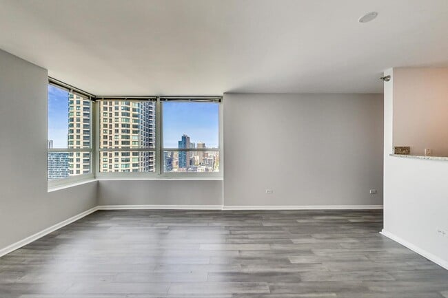 Building Photo - 345 N La Salle Dr