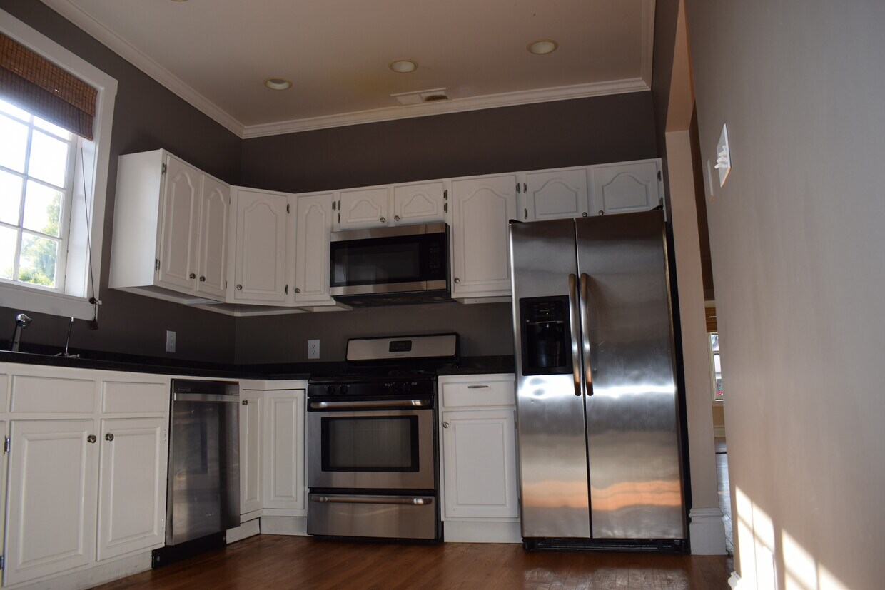 Kitchen - 2550 Polk St