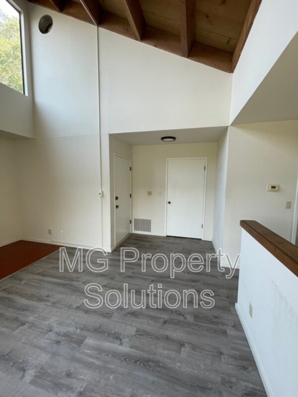 Foto del edificio - 72 Martens Blvd