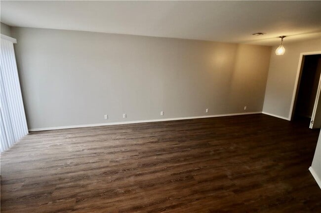 Building Photo - 1730 Pebble Terrace
