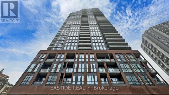 Photo du bâtiment - 159-3159 Wellesley St E