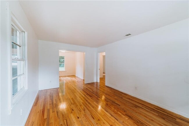 Building Photo - 55 Macks St