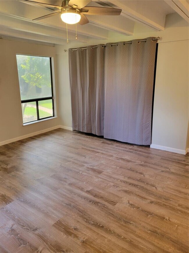 Foto del edificio - 5916 Lago Vista Way