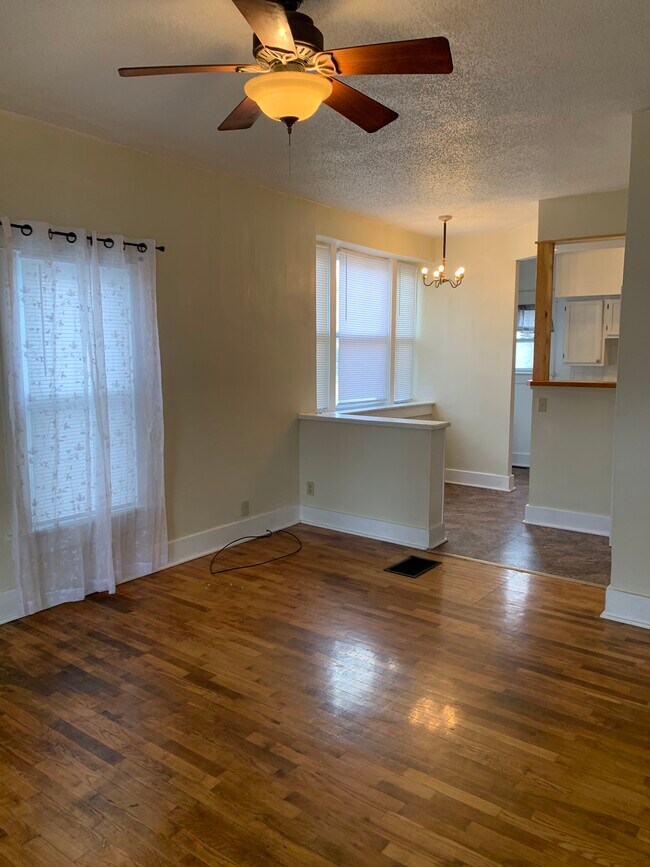 Foto del edificio - 329 W Claflin Ave
