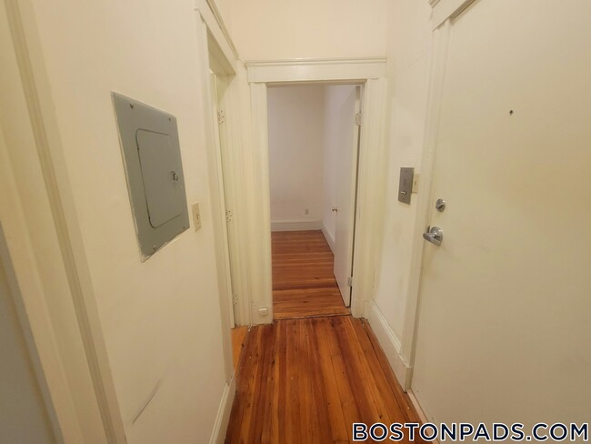 Building Photo - 51 Queensberry St