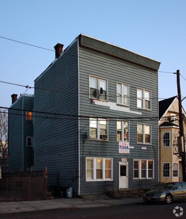 Primary Photo - 201 Lake St