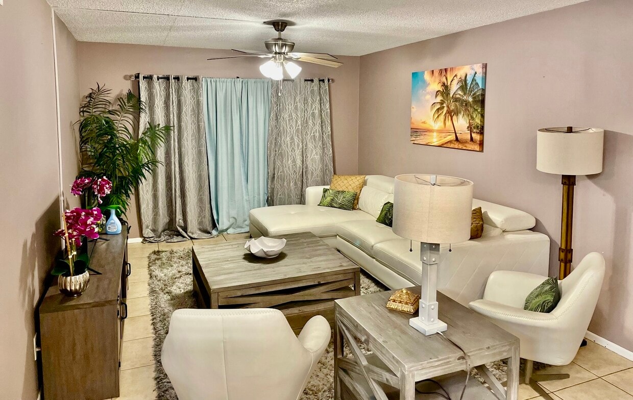 812 Glenview Blvd Unit 103, Daytona Beach, FL 32118 Condo for Rent in