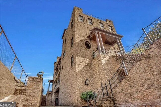 Foto del edificio - 631 Boulevard NE