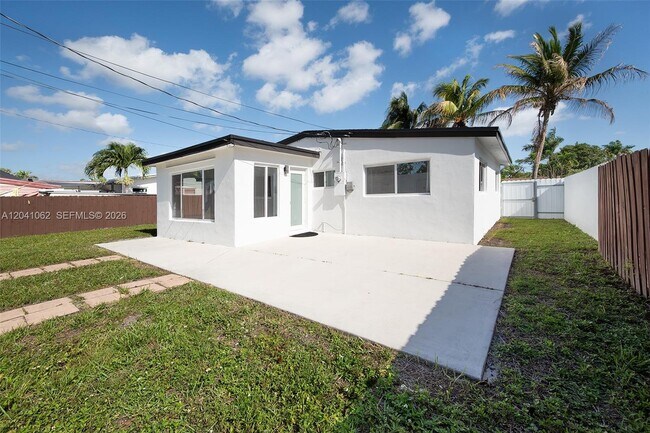 Building Photo - 3524 SW 14th St