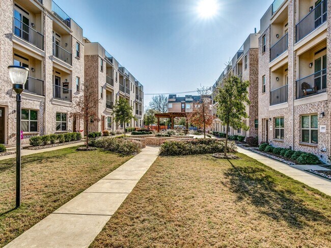 Foto del edificio - Rooftop Evenings, 3 bedroom 3 bath Condo. ...