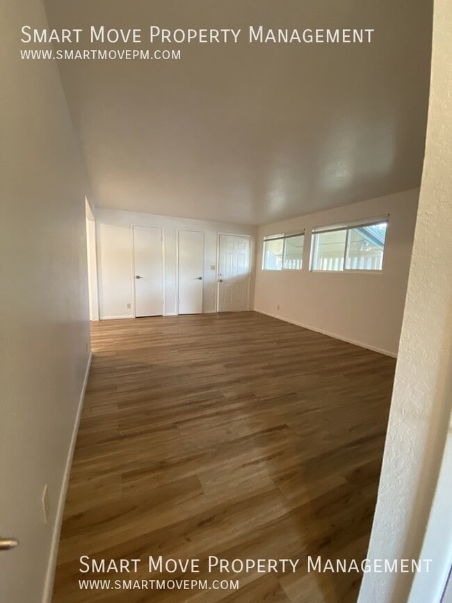 Building Photo - 2557 W Targee St