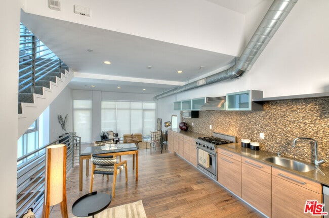 Foto del edificio - 4151 Redwood Ave