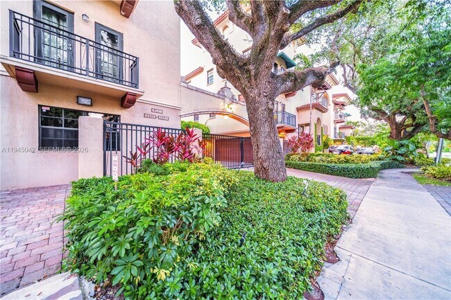 Foto del edificio - 2829 Coconut Ave