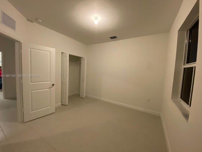 Building Photo - 2310 SE 28th Dr