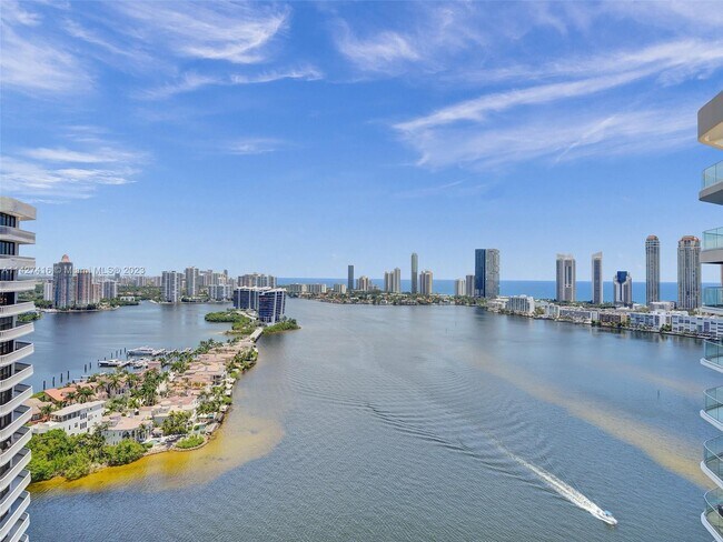 Building Photo - 2800 Island Blvd