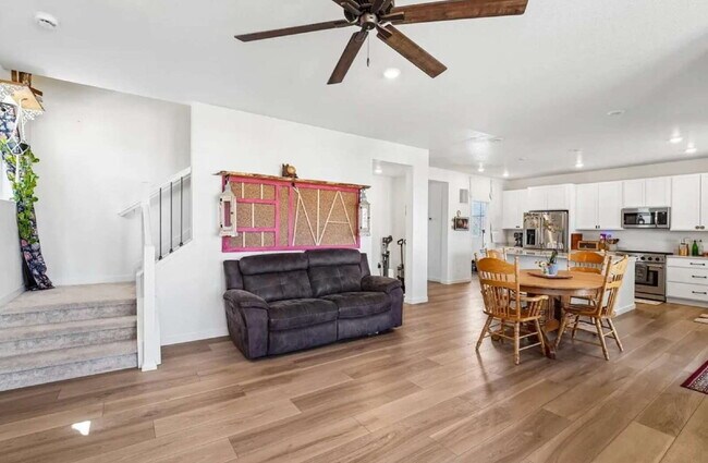Foto del edificio - Stunning 4 Bedroom, 2.5 Bath, 3 Car Garage Located in Elizabeth, Co!
