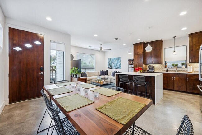 Foto del edificio - 1011 E 12th St