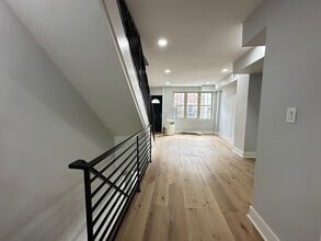 Building Photo - 1049 Mercy St