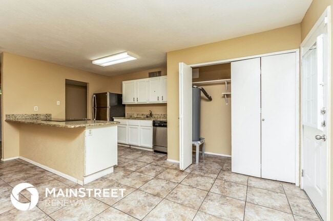 Building Photo - 7106 Flameleaf Pl