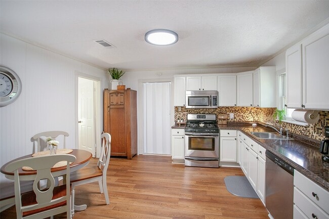 Building Photo - 212 E Yell St