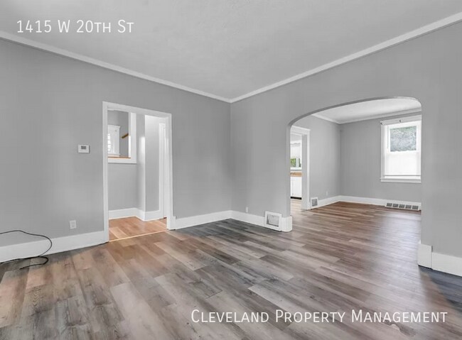 Building Photo - Renovated Lorain Home