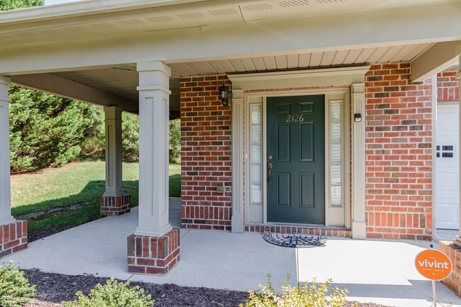 Building Photo - Lovely 2-Bedroom Move-In Ready Townhome in...
