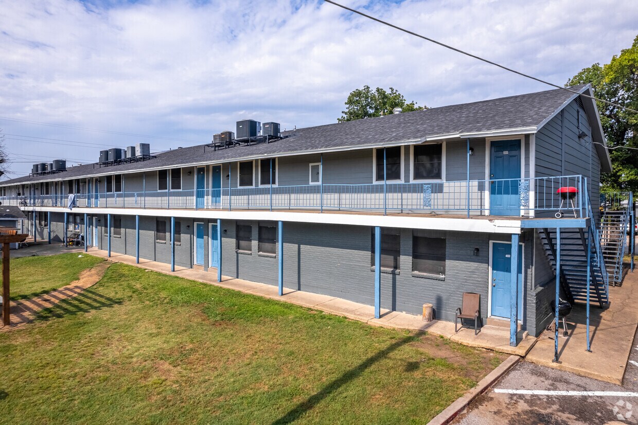 The Heights 230 N Irving Heights Dr Irving, TX Apartments for Rent