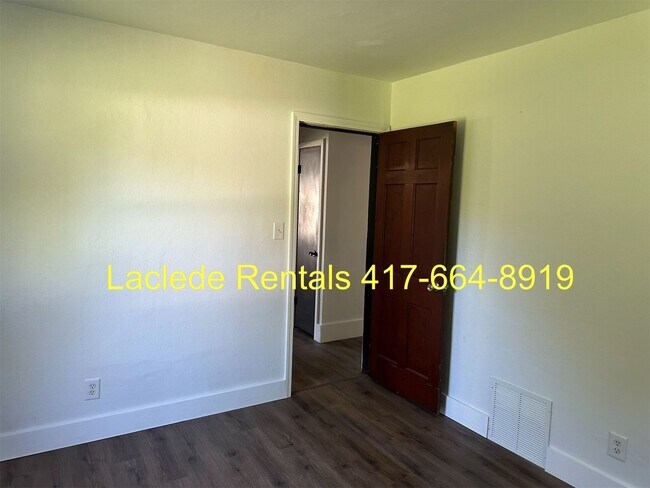 Building Photo - 2 BEDROOM 1 BATHROOM APARTMENT FOR RENT