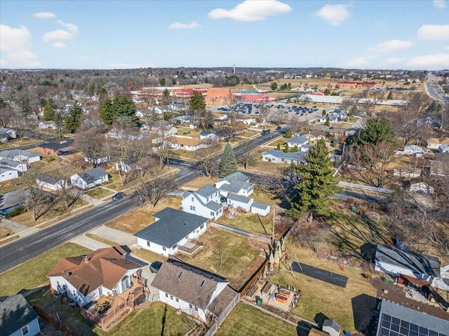 Building Photo - 305 N Shuman St