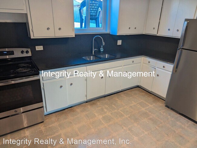 Building Photo - 2 br, 1 bath House - 3434 S Downing St
