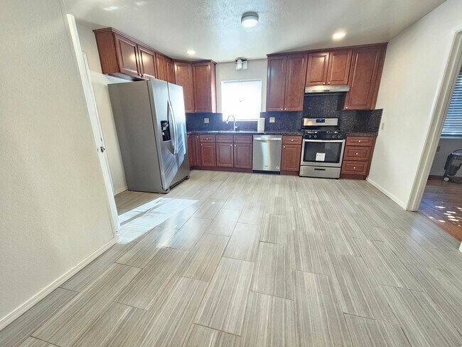 Building Photo - 125 Sequoia Dr
