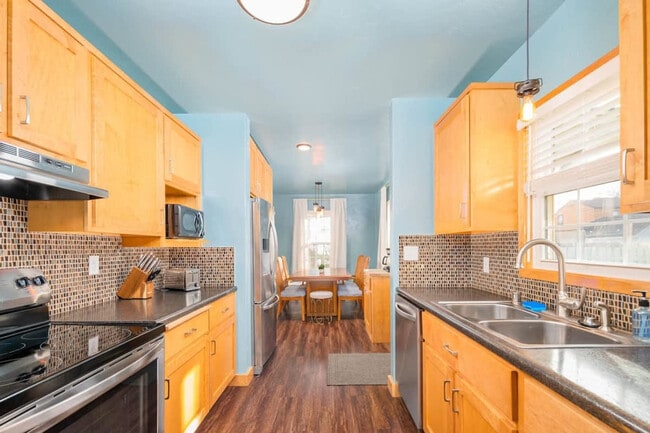 Foto del edificio - 239 Edgewater Dr