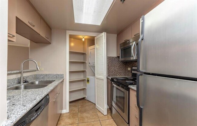 Foto del edificio - 3525 Sage Rd
