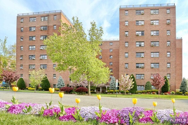 Building Photo - 208 Anderson St