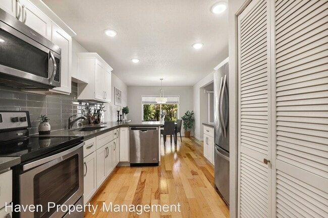Building Photo - 2 br, 1 bath House - 4200 Factoria Blvd SE...