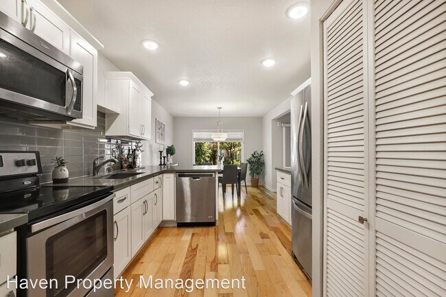 Foto del edificio - 2 br, 1 bath House - 4200 Factoria Blvd SE...