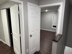 Building Photo - 398-400-400 Sunset Dr