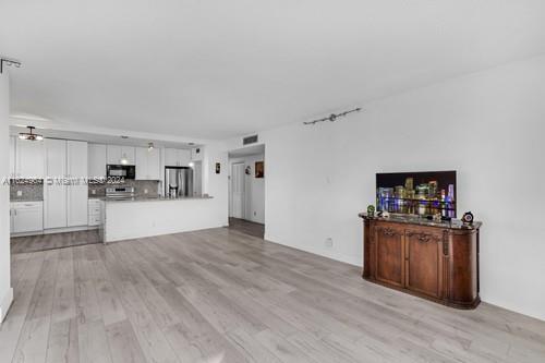 Building Photo - 4200 Hillcrest Dr