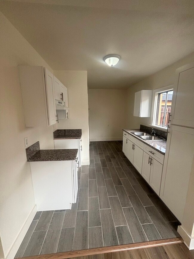 Foto del edificio - 317 E 61st St