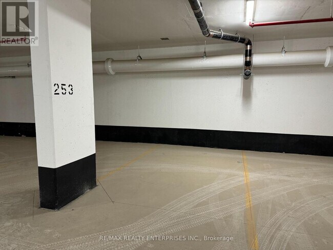 Building Photo - 220-220 Missinnihe Way