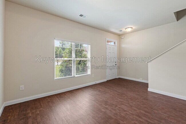 Foto del edificio - 910 Clover Ct