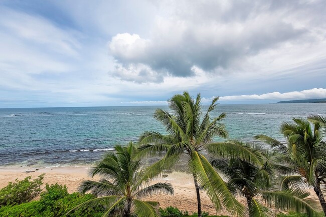 Foto del edificio - BEACH FRONT Waialua Penthouse 2/2/1pkg