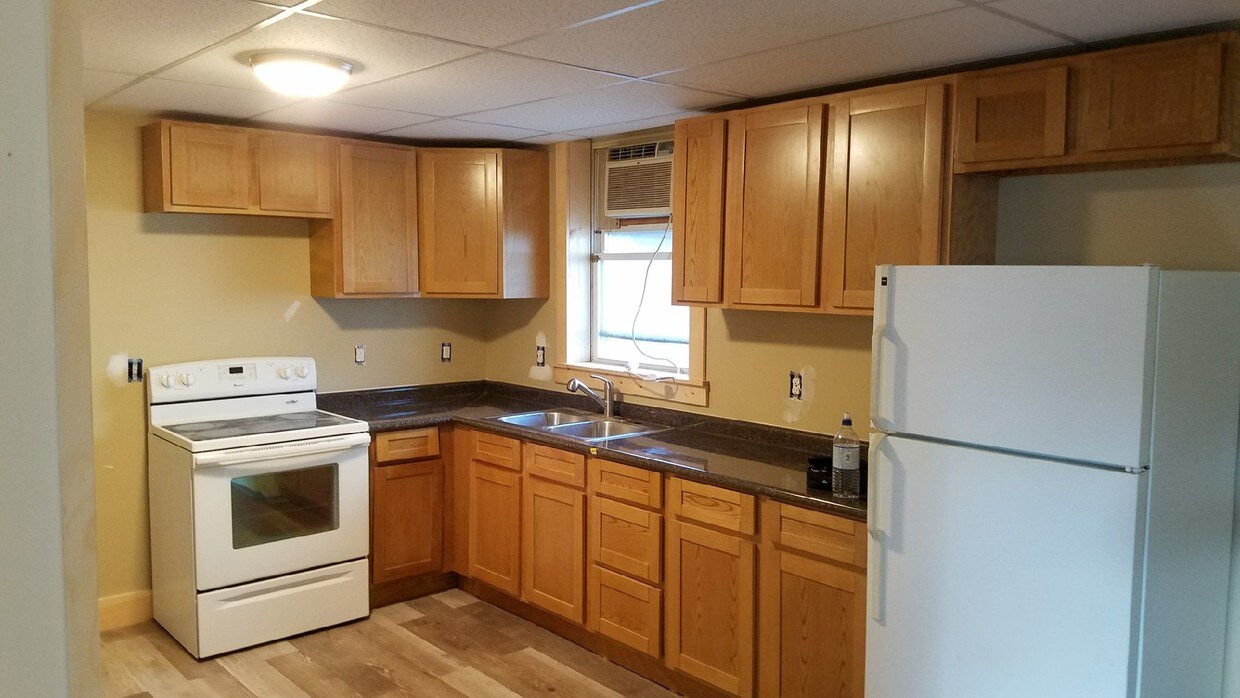 7981 N Main St Unit 4R, ster, MA 01570 Room for Rent in ster