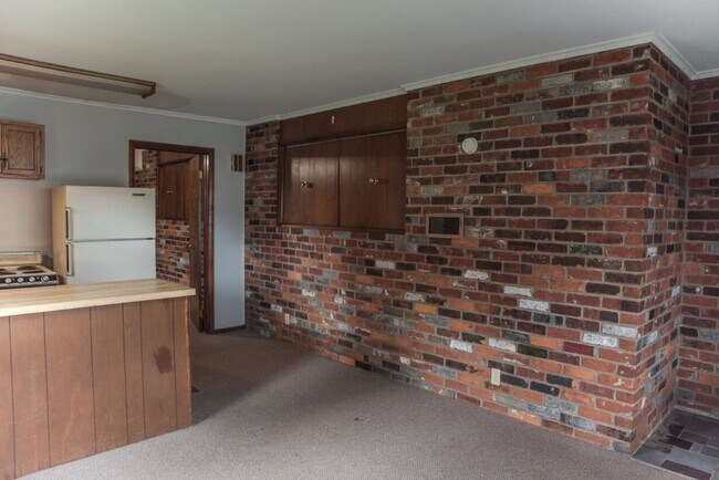 Building Photo - 824 W Wayne St