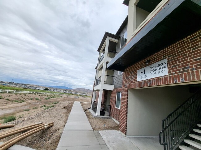 Building Photo - 3325 W 1830 N