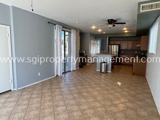 Building Photo - 5313 E Hilton Ave